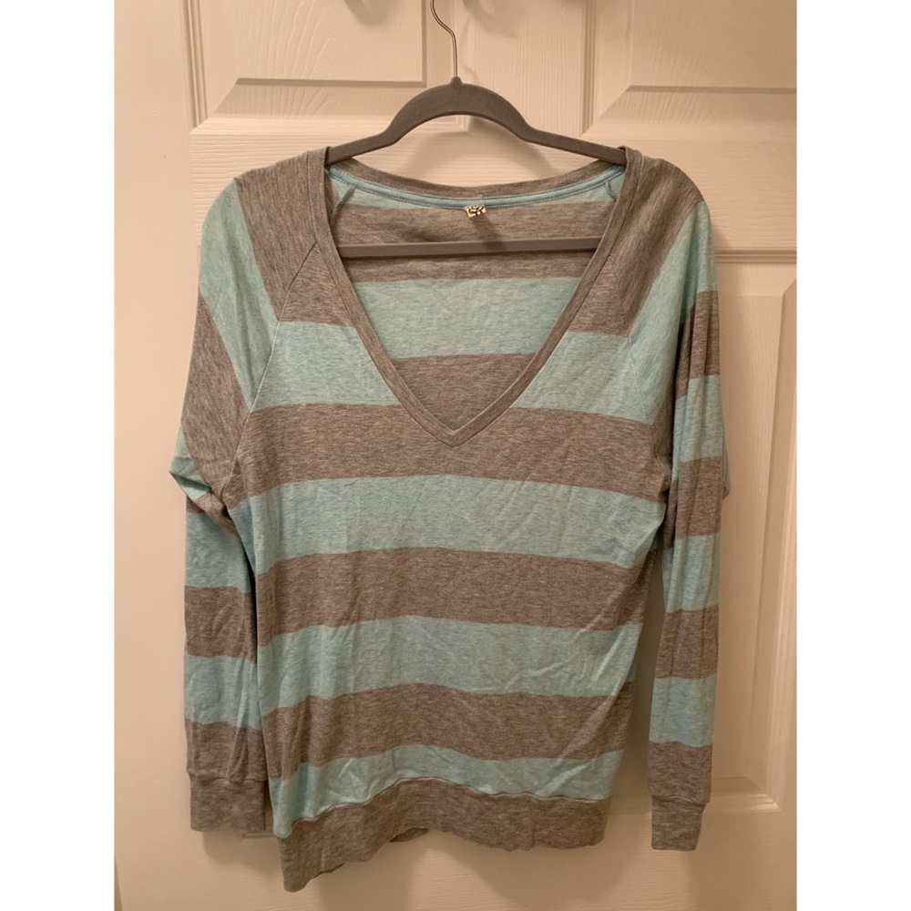 TNA sweater in grey and blue